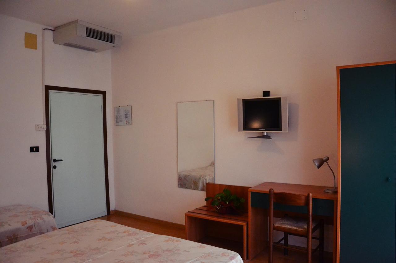 Hotel Rex Lido di Jesolo Exteriör bild