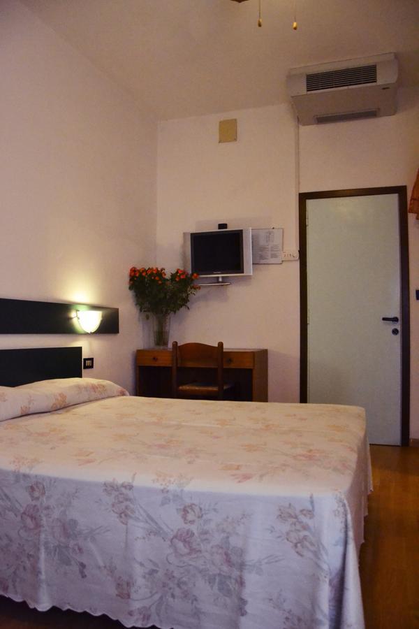 Hotel Rex Lido di Jesolo Exteriör bild